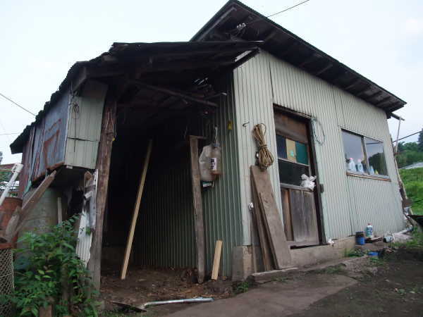 トリ小屋は物置になり 我が夫婦は 飯舘村に住むｙｏ